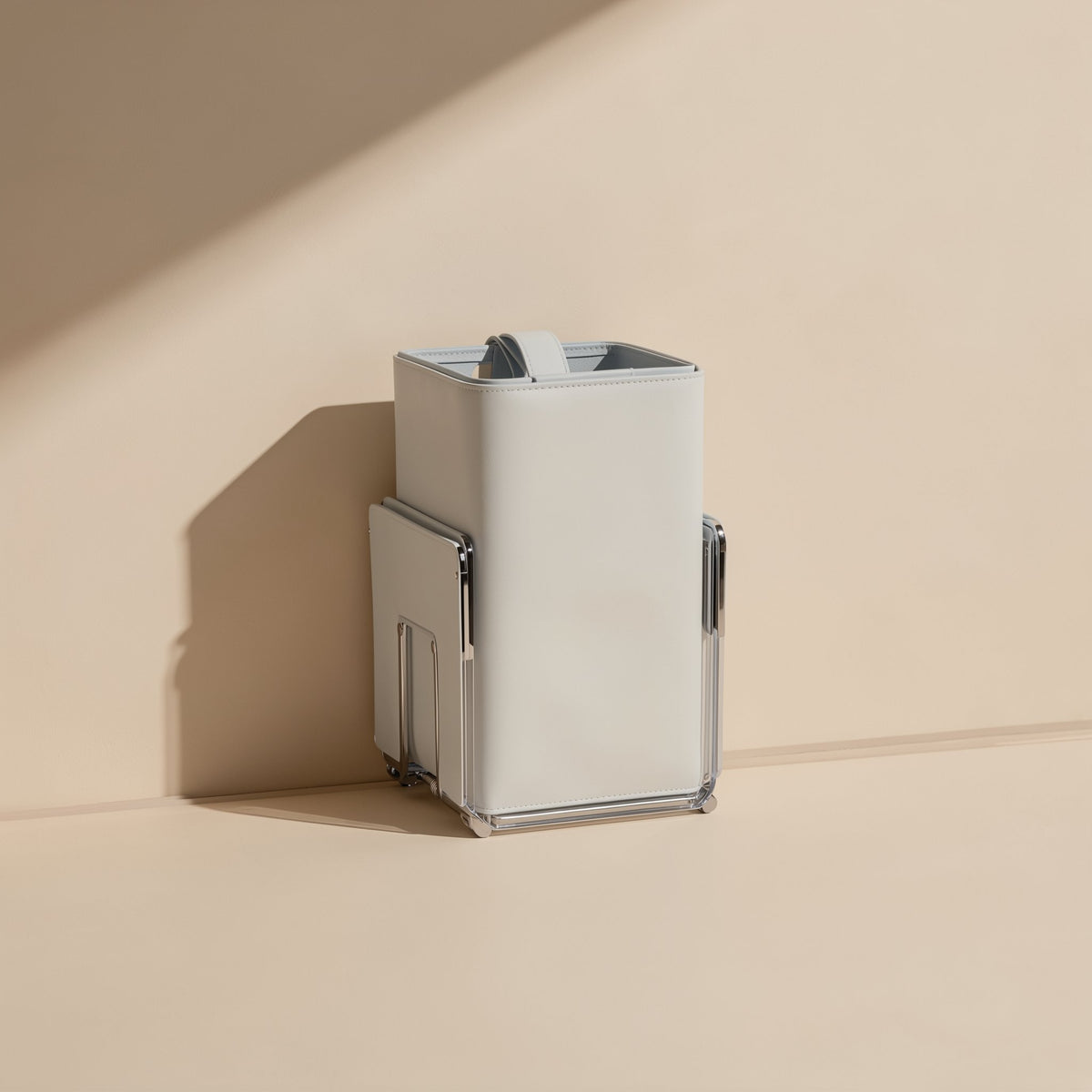 Plastic book stand with a fixed desktop form and four-column layout - view 5