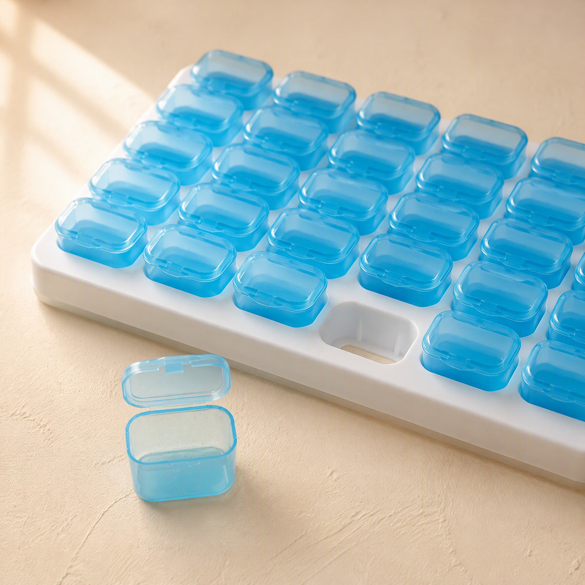 Dosemonth™ 31-Compartment Pill Box, material and detail close-up