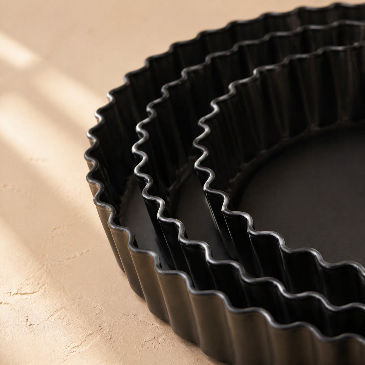 Loafsteel™ Carbon Steel Cake Mold, material and detail close-up