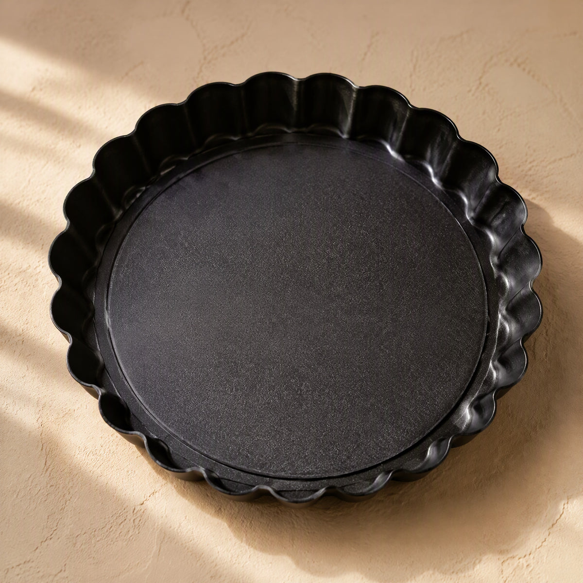 Roundbake™ Round Carbon Steel Cake Mold, material and detail close-up