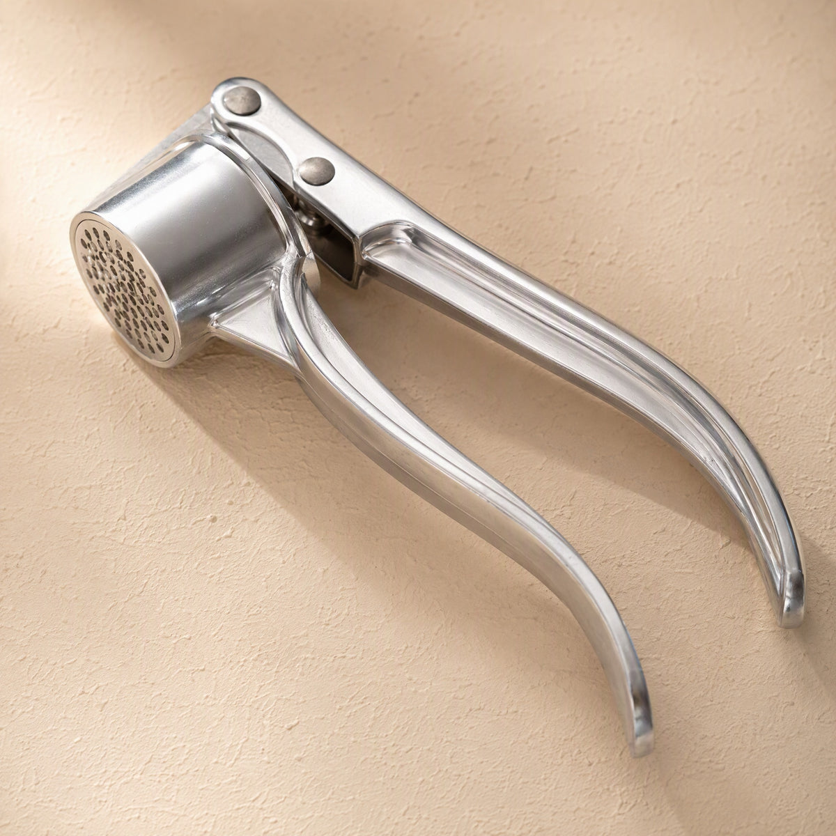 Bulbpress™ Aluminum Alloy Garlic Press, material and detail close-up