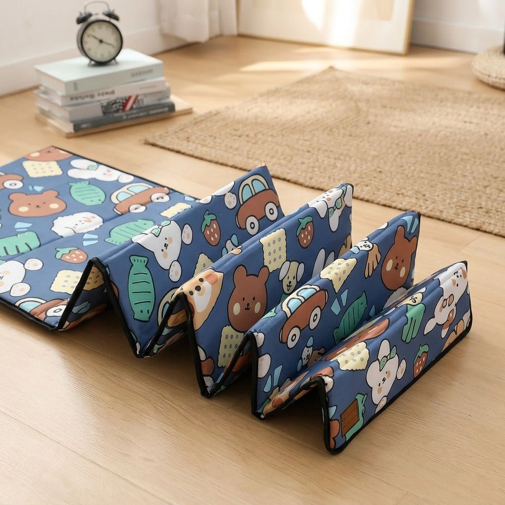 Foldweave™ Foldable Polyester Floor Mat, styled close view