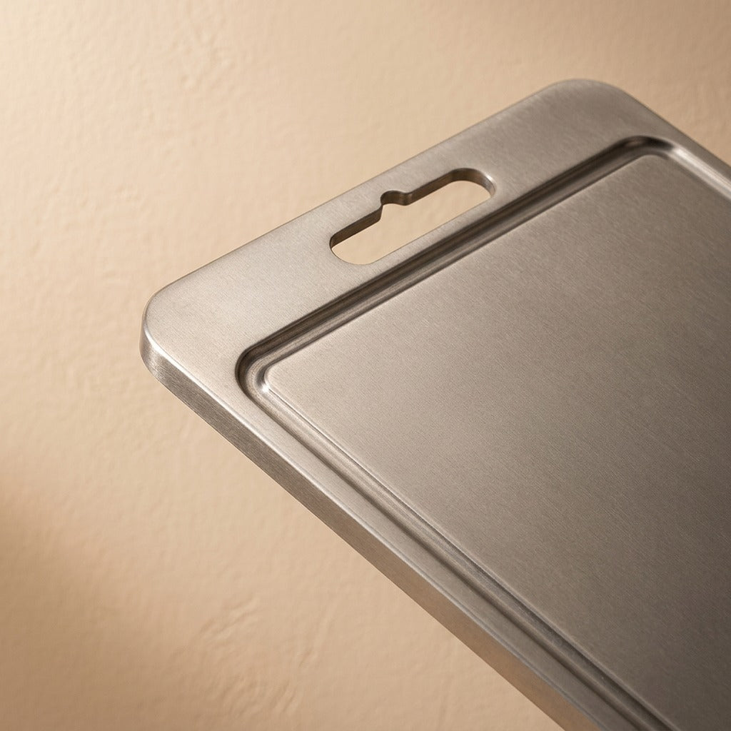Groovecut™ Pure Titanium Grooved Cutting Board, material and detail close-up