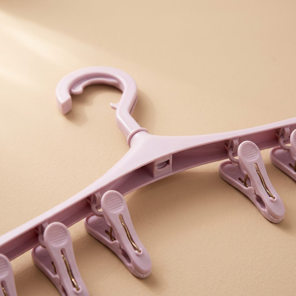 Clipdock™ 8-Clip Plastic Drying Rack Hanger, material and detail close-up