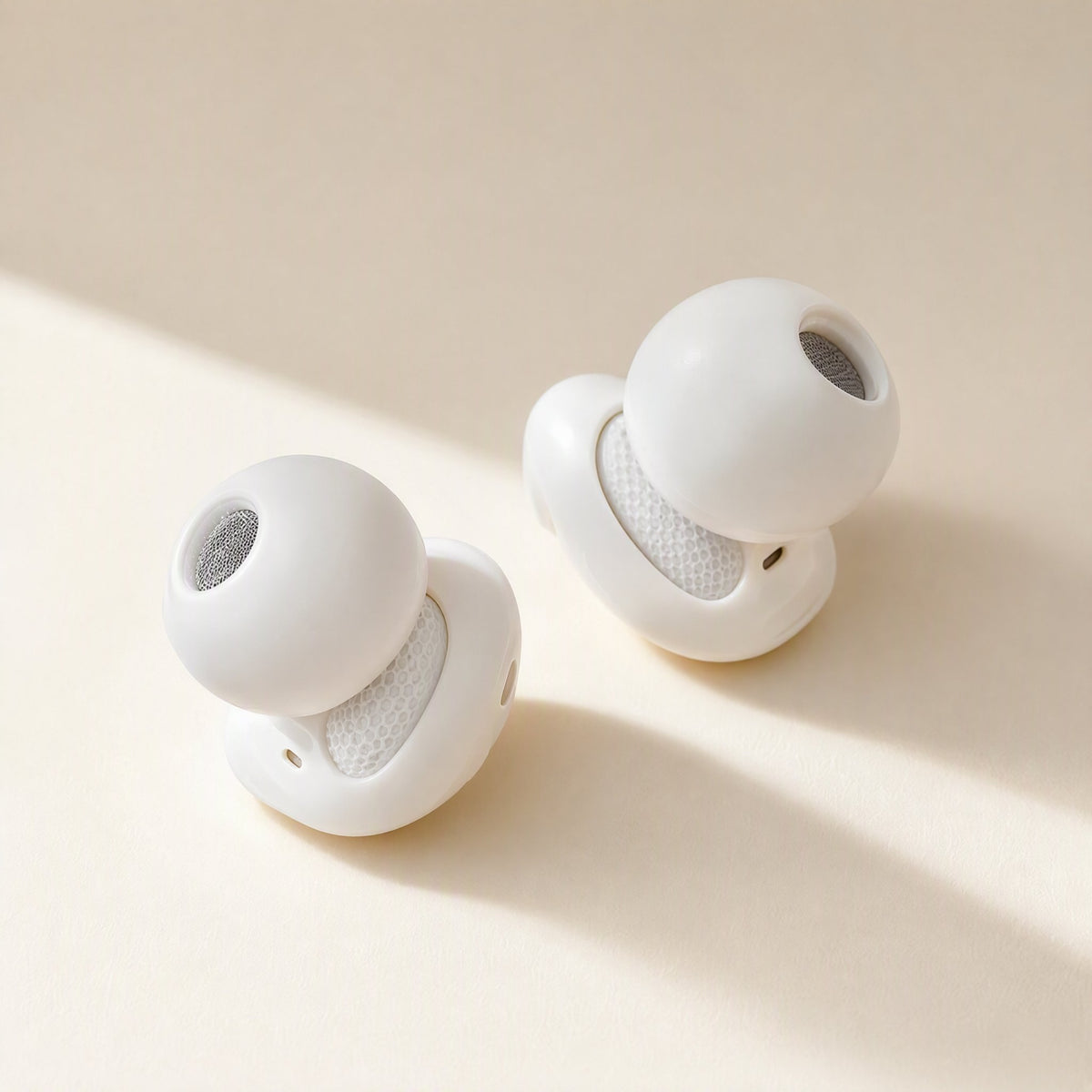 Silicone soundproof earplugs described for sleep, swimming, and noise reduction