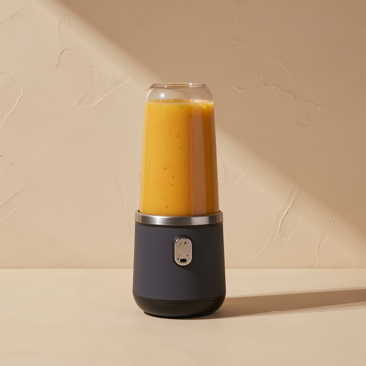 Portable juicer cup with food-grade plastic inner tank