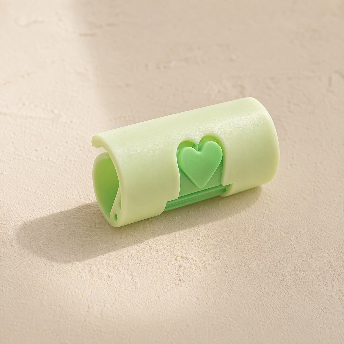 Sheetstay™ Needle-Free Bed Sheet Fastener Clips, material and detail close-up