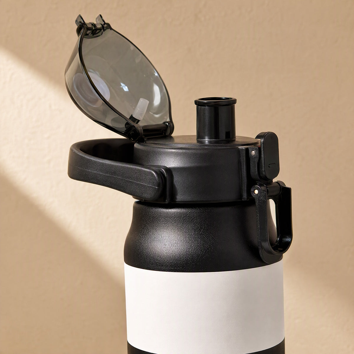 Gripbrew™ 316 Stainless Steel Insulated Cup With Handle, material and detail close-up