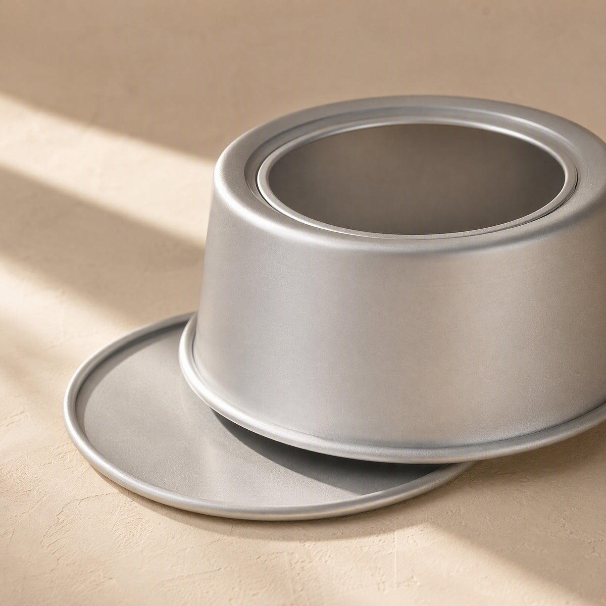 Liftbake™ Carbon Steel Removable Bottom Cake Mold, material and detail close-up