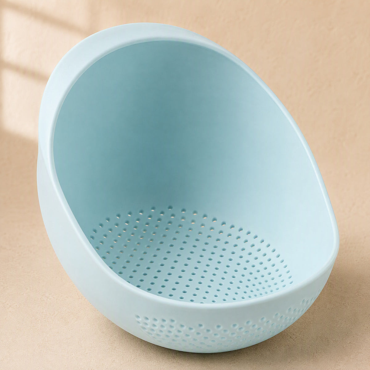 Leafdrain™ Plastic Vegetable Washing Basket, material and detail close-up