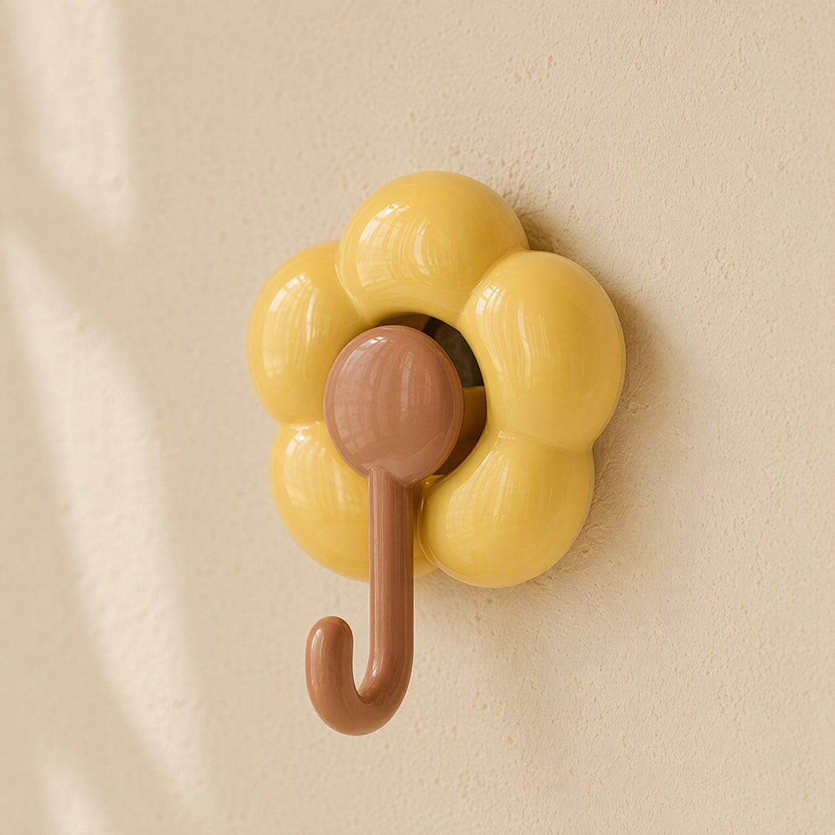 Bloompeg™ Sunflower Suction Cup Hook, material and detail close-up