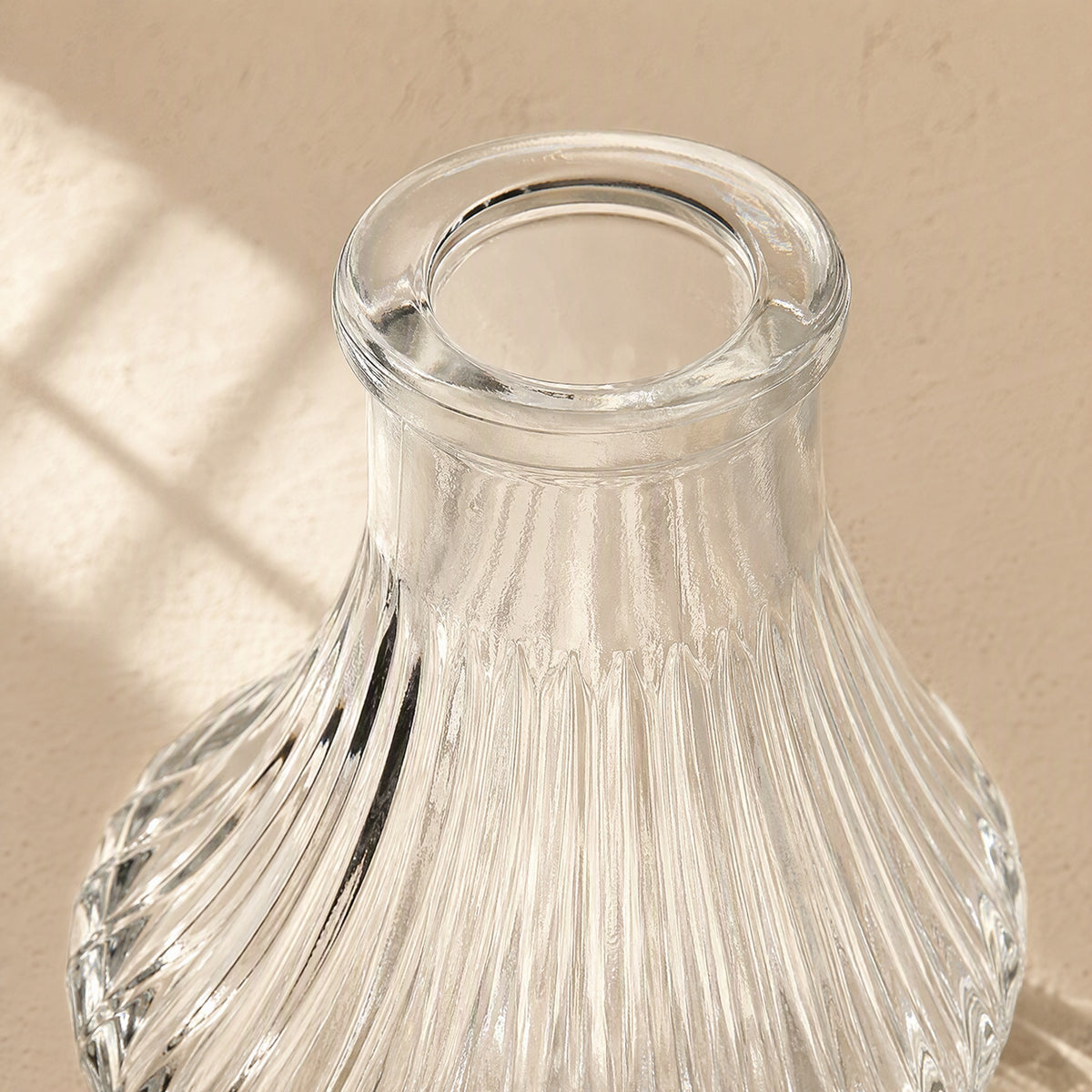 Vaseglow™ Glass Vase Home Decoration, material and detail close-up
