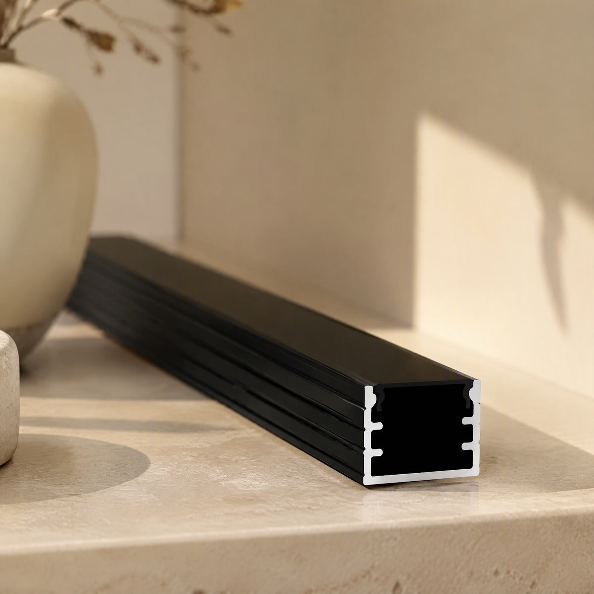 Linebeam™ Aluminum Alloy Linear Lamp, styled close view