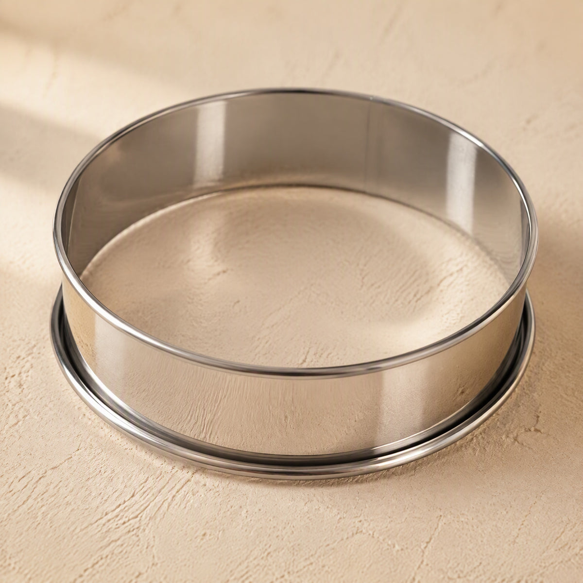 Ringnest™ Stainless Steel Cake Mold Ring, material and detail close-up