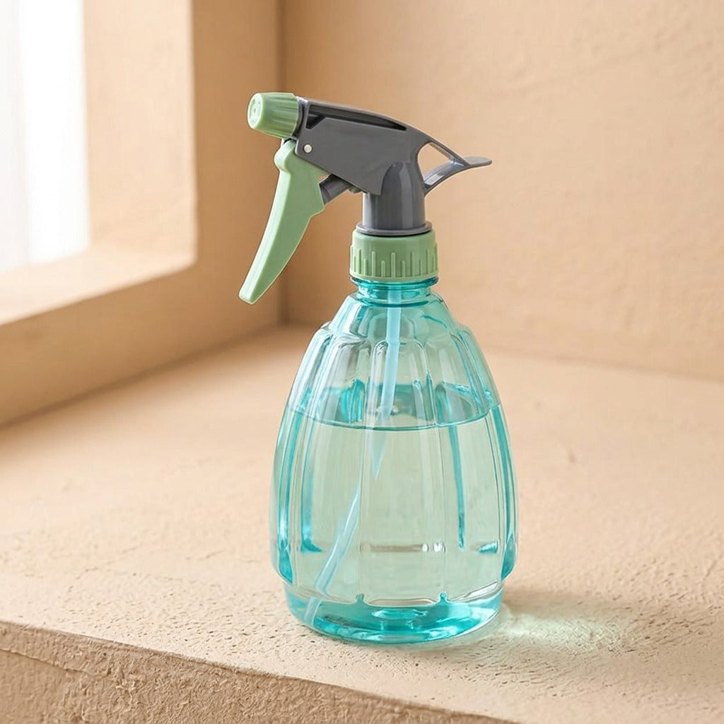 Sprayleaf™ Plastic Plant Watering Spray Can, material and detail close-up