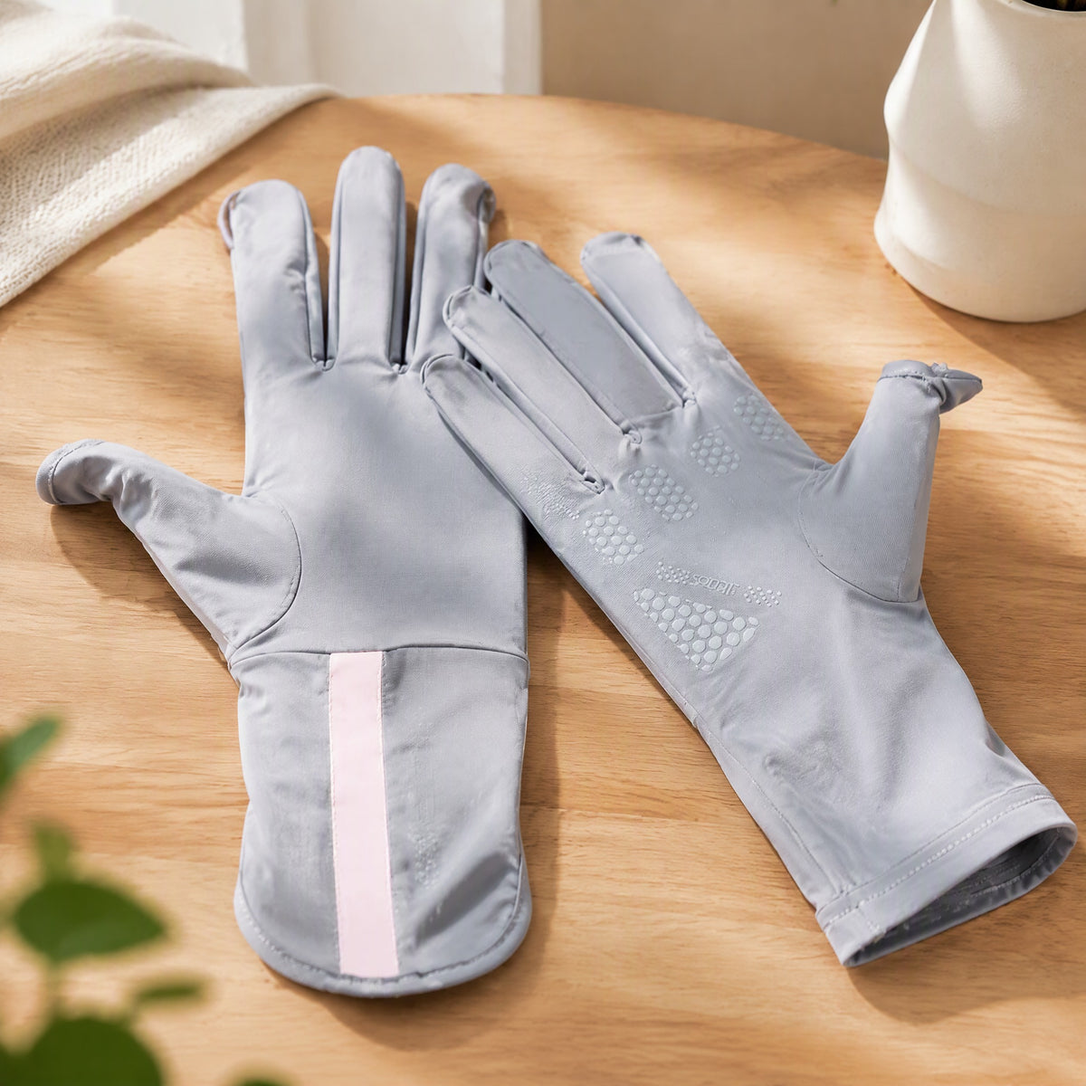 Icetap™ Ice Silk Touch Screen Sun Gloves, styled close view
