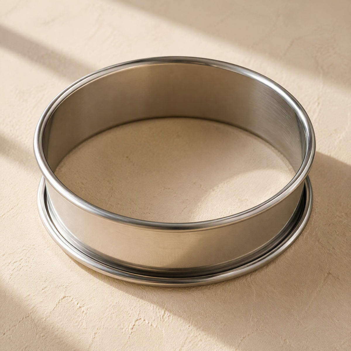 Steelbake™ Stainless Steel Round Cake Mold, material and detail close-up