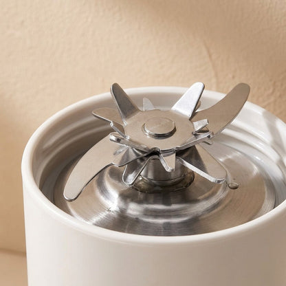 Lidlock™ Portable Juicer Cup With Double Lid, material and detail close-up