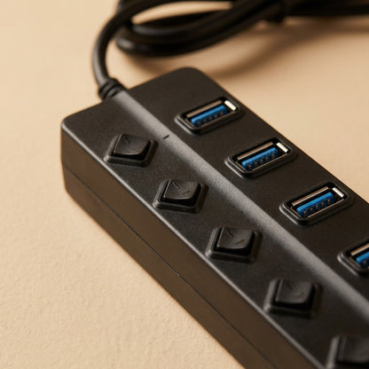 Sevenport™ USB 3.0 Seven-Port Hub, material and detail close-up