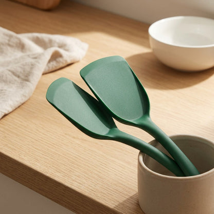 Soupserve™ Silicone Soup Spoon Utensil Set, styled close view
