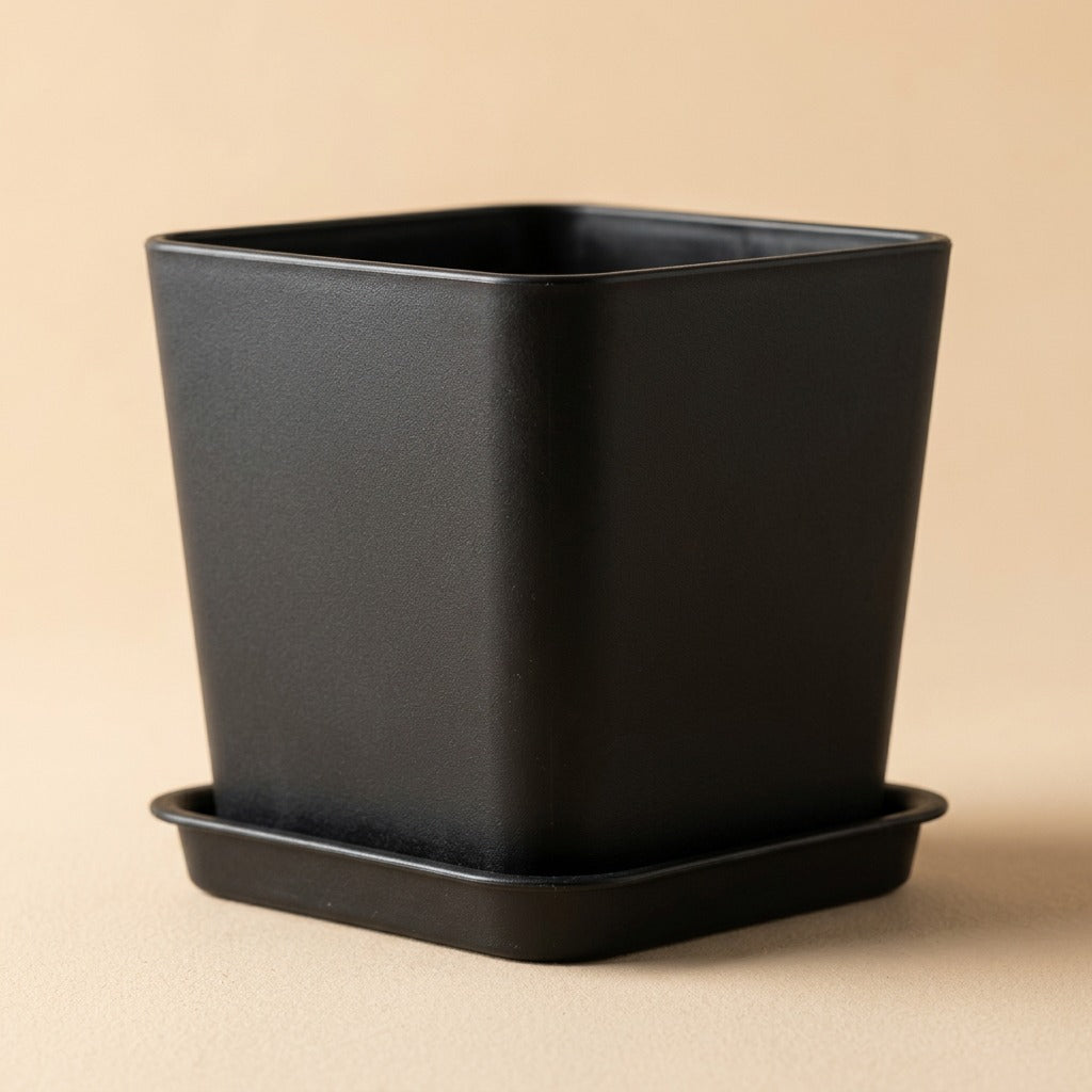 Trayroot™ PP Plastic Flower Pot With Tray, material and detail close-up