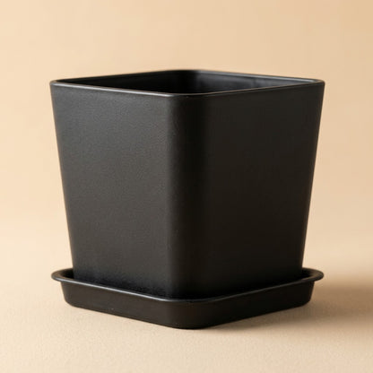 Trayroot™ PP Plastic Flower Pot With Tray, material and detail close-up