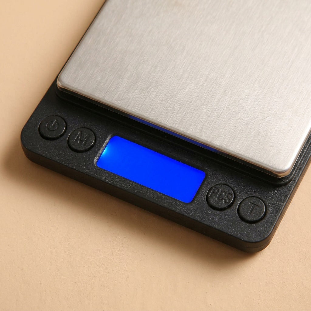 Grammeasure™ 3kg Electronic Gram Scale, material and detail close-up