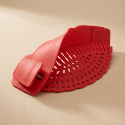 Pourclip™ Silicone Pot Edge Drainer, material and detail close-up