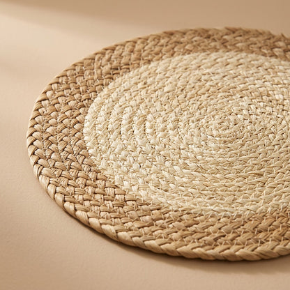 Huskloom™ Round Corn Husk Heat Insulation Mat, material and detail close-up