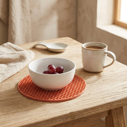 Combguard™ Round Silicone Honeycomb Insulation Mat, styled close view