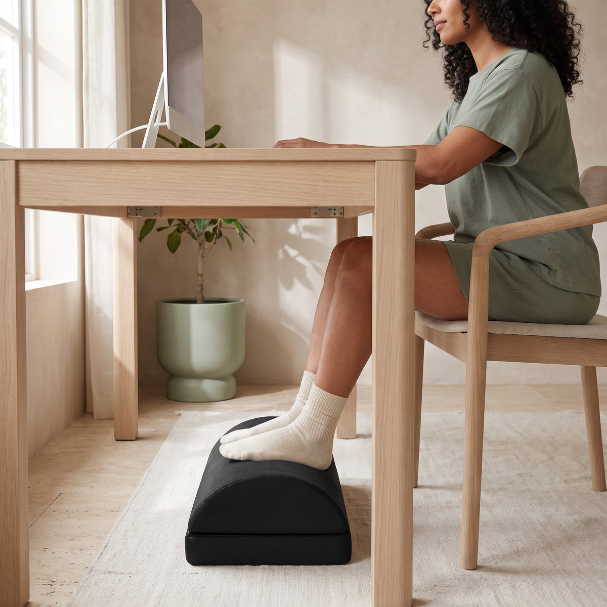 Cradleform Under-Desk Foot Rest: in use