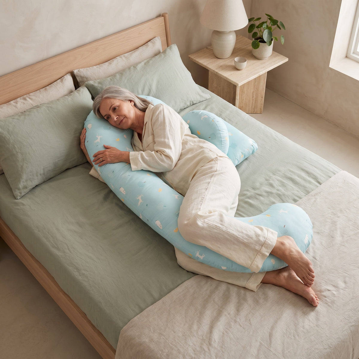 Cradlewell Side-Sleeping Body Support Pillow: in use