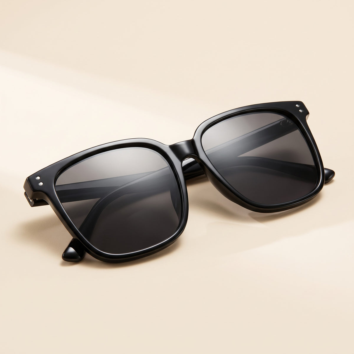 Haven UV400 Sunglasses in glossy black