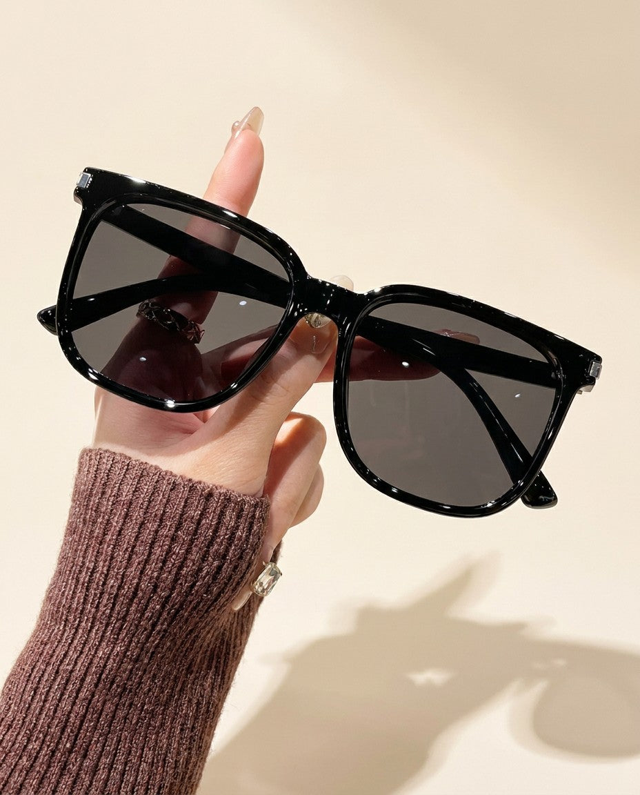 Haven UV400 Sunglasses in glossy black