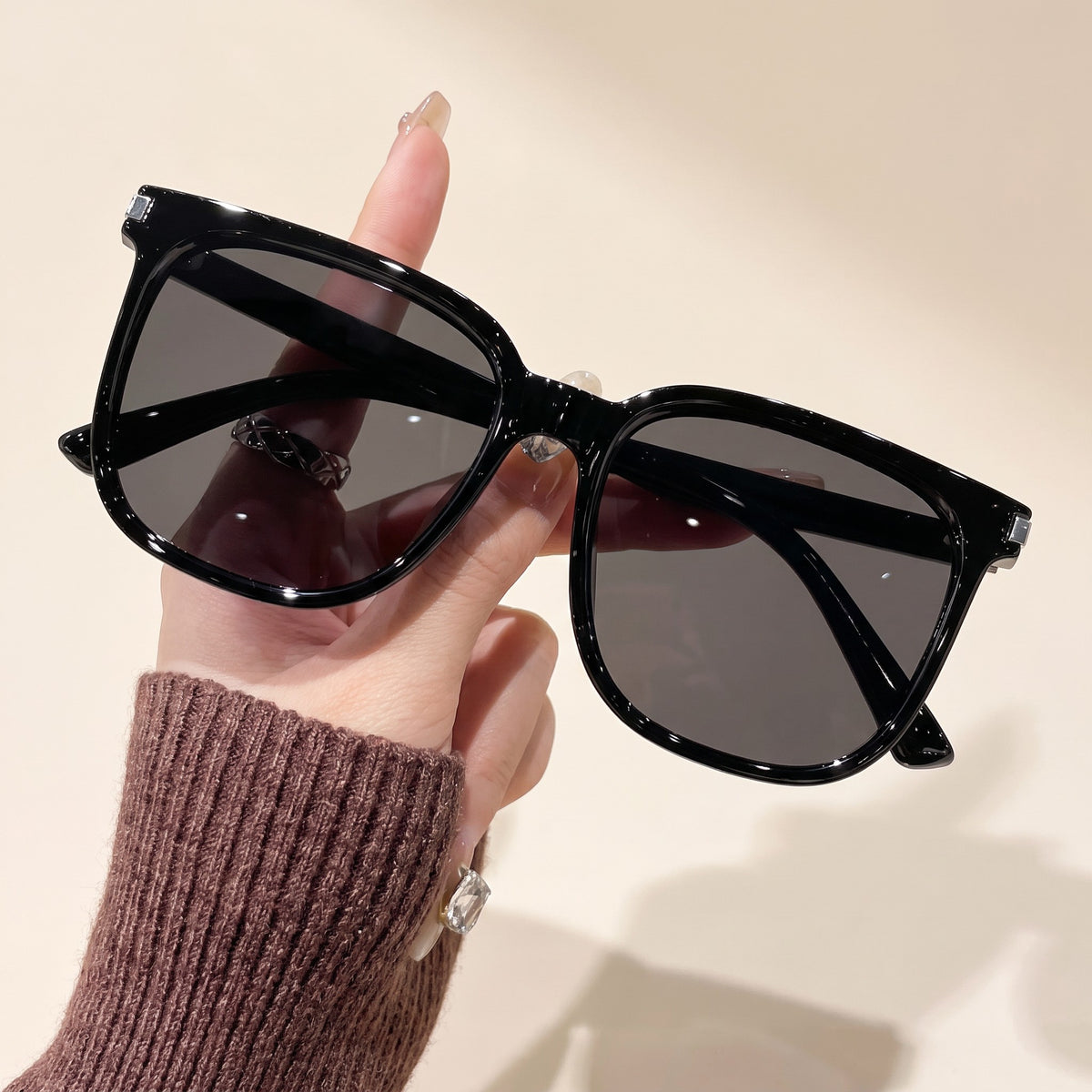 Haven UV400 Sunglasses in glossy black