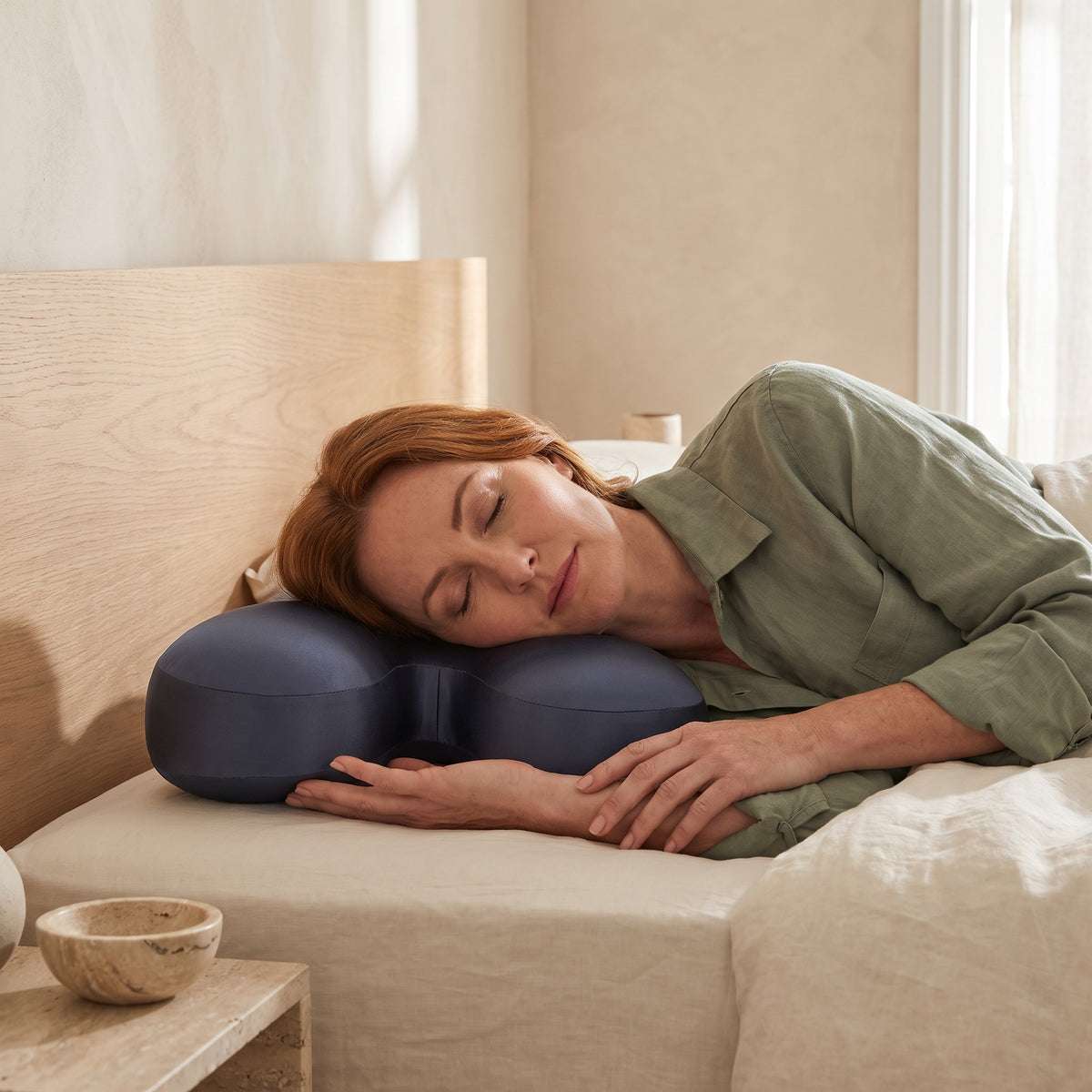 Sidecradle Side Sleeper Support Pillow: in use